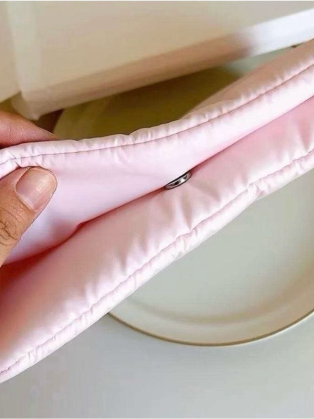 New Dior Beauty Pink Cosmetic Pouch - Picture 4 of 4